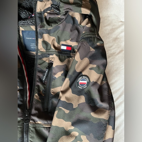 Tommy Hilfiger Men’s L Sherpa-lined Camo Jacket - Picture 9 of 11